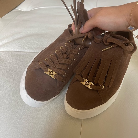Michael Kors Sneakers - Picture 2 of 5